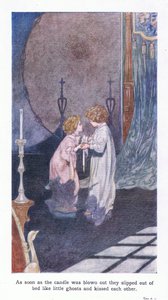 ろうそくが吹き飛ばされるとすぐに、彼らは小さな幽霊のようにベッドから滑り落ち、お互いにキスをしました